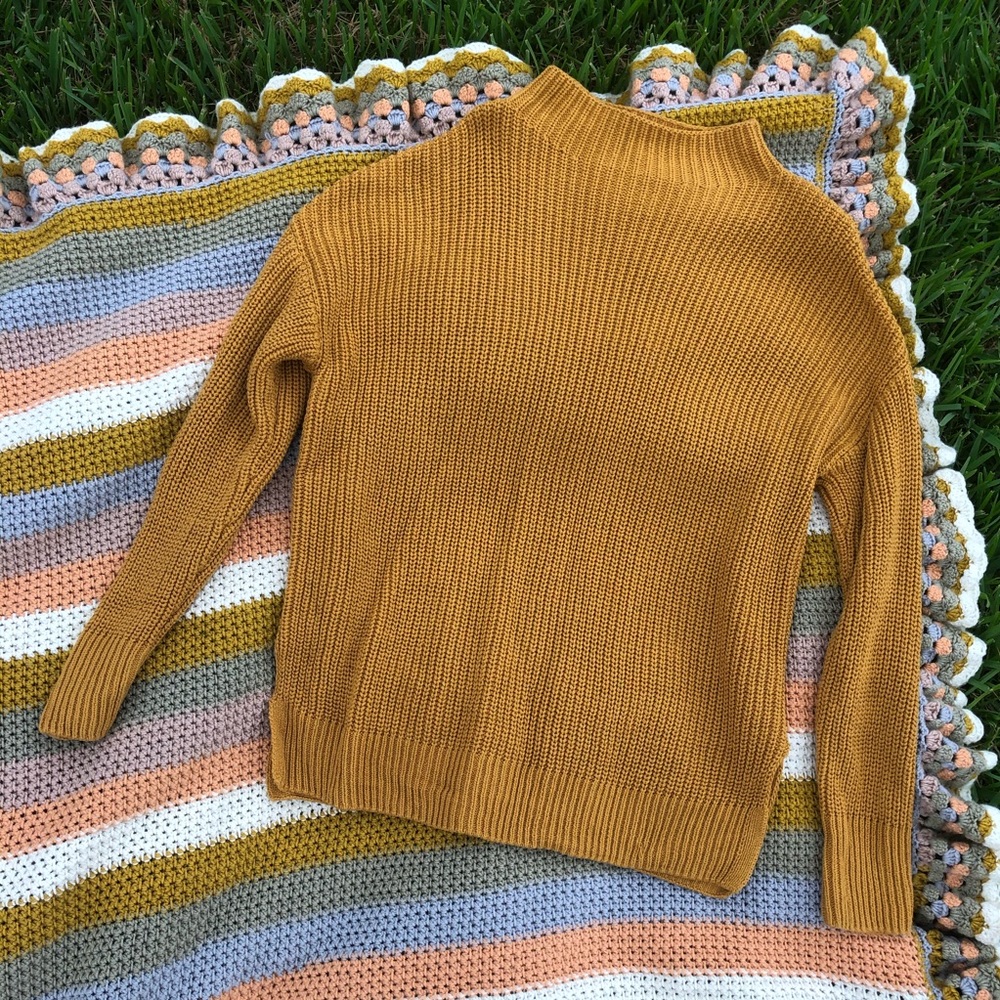 Mustard yellow sweater❣️